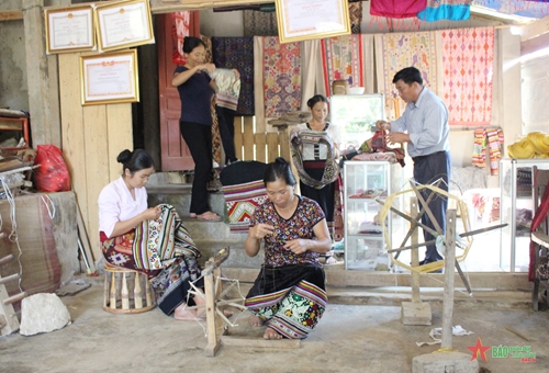 Dệt thổ cẩm – Nét đẹp văn hóa của đồng bào dân tộc Thái